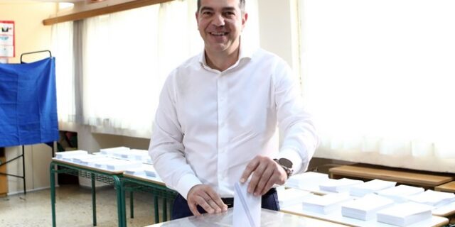 Ο Αλέξης Τσίπρας ψήφισε στην Κυψέλη – “Η αλλαγή είναι στα χέρια του λαού μας”