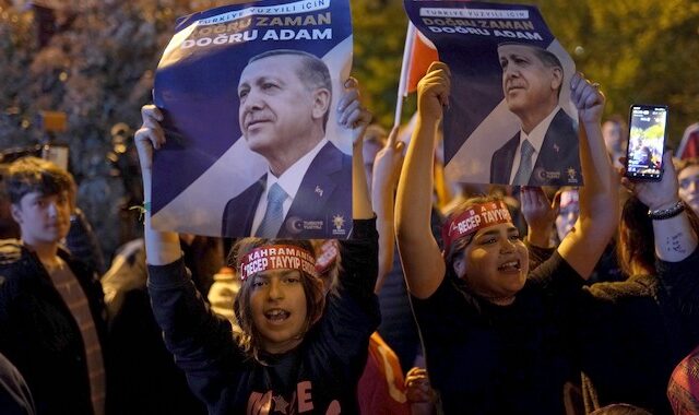 Εκλογές στην Τουρκία: Προβάδισμα αλλά όχι νίκη για τον Ερντογάν – Ολοταχώς για β’ γύρο με Κιλιτσντάρογλου