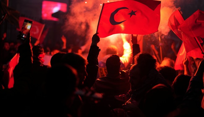 Τουρκία: Ναρκοθετημένη και βαθιά διχασμένη η χώρα την επομένη των εκλογών