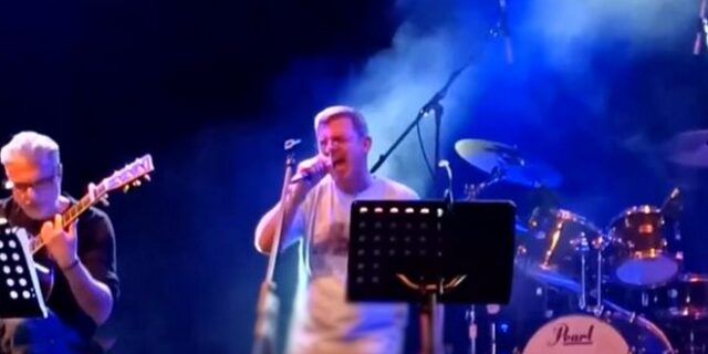 Συναυλία για τα θύματα των Τεμπών – Συγκίνησε ο πατέρας της Φραντζέσκας, ερμήνευσε δικό της τραγούδι