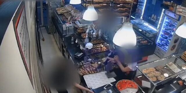 Βίντεο – ντοκουμέντο από ένοπλη ληστεία σε φούρνο – Σημάδευε τις υπαλλήλους με όπλο