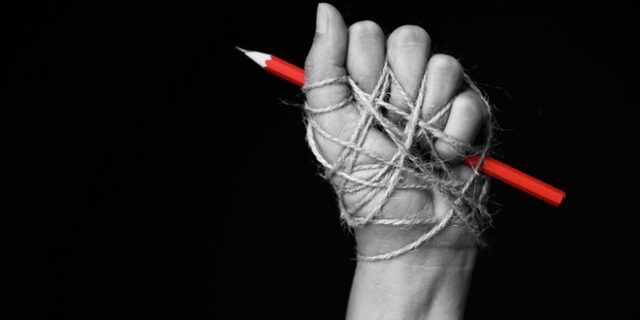 Politico για τη θέση 107 της Ελλάδας στον Τύπο: Η διεύρυνση του χάσματος και τα “κλειστά” μάτια της Ευρωπαϊκής Ένωσης