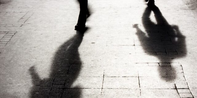 Καλαμάτα: Επιτέθηκε σε νεαρή στη μέση του δρόμου και αποπειράθηκε να την βιάσει