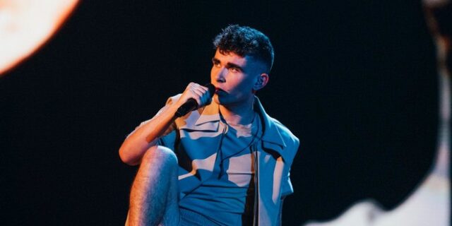 Eurovision 2023: Χειροκρότημα για την Ελλάδα – Η εμφάνιση του Victor Vernicos με το “What they say”
