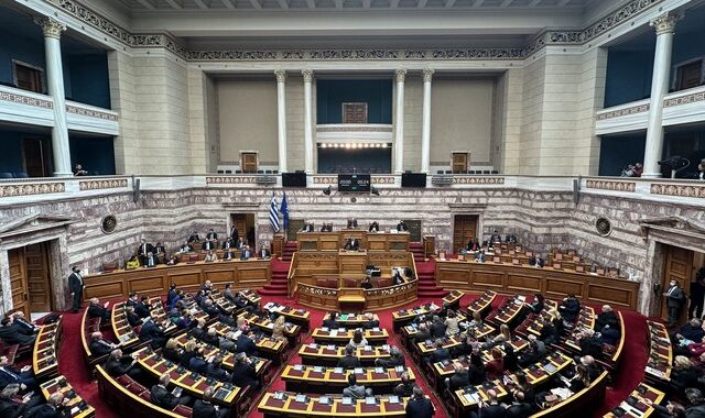 Εκλογές 2023: Κάτω από το 1/4 των βουλευτών είναι γυναίκες, αν και αυξήθηκαν στη νέα Βουλή