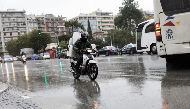 Καιρός Θεσσαλονίκη: Αυξημένες νεφώσεις με σποραδικές καταιγίδες