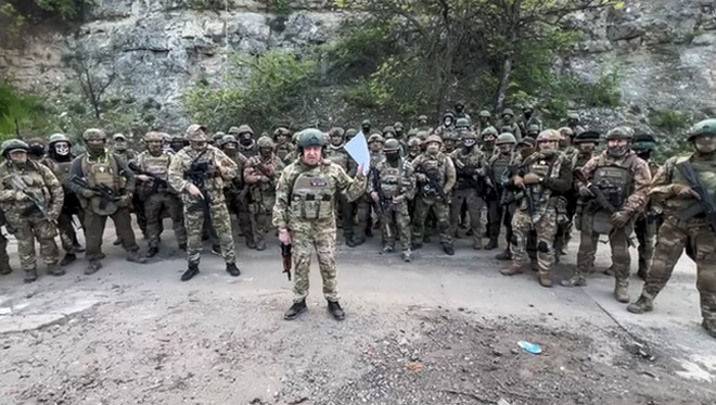 Πόλεμος στην Ουκρανία: Ο επικεφαλής της Βάγκνερ ζητά “να αναλάβουν” την Μπαχμούτ οι Τσετσένοι