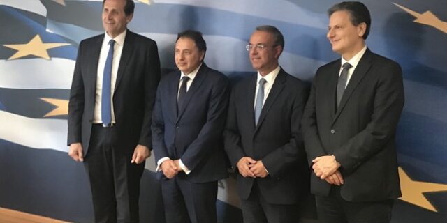 Υπουργείο Ανάπτυξης: Παράδοση σκυτάλης στην Ελένη Λουρή