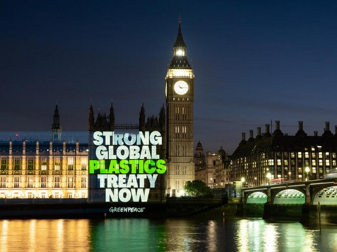 Greenpeace: Λίγες ώρες έμειναν πριν λήξουν οι διαπραγματεύσεις του ΟΗΕ για να μπει τέλος στην πλαστική ρύπανση