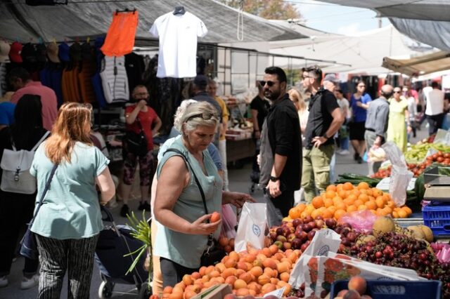 Ακρίβεια: Σε κλοιό πίεσης τα νοικοκυριά, σε αναζήτηση “θεραπειών” η κυβέρνηση