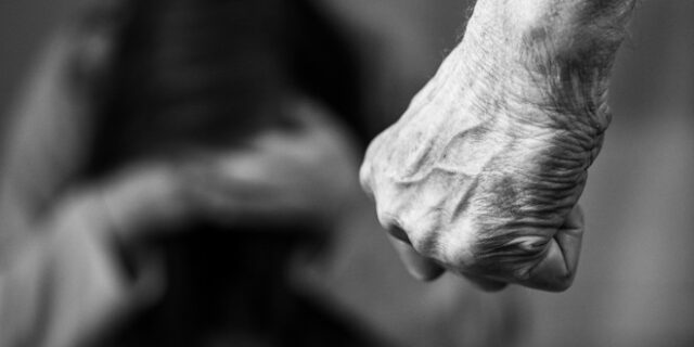 Κρήτη: Χτύπησε τη σύζυγό του και την τραυμάτισε στην κοιλιά με σπασμένο γυαλί