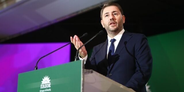 Ανδρουλάκης: “Ο κ. Μητσοτάκης ξέρει τι κάνει – Υπηρετεί 1.000 οικογένειες”