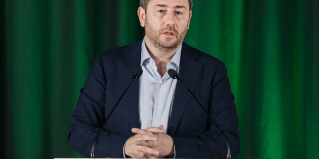 Ανδρουλάκης: “Η ΝΔ αγωνιά για χίλιες οικογένειες, το ΠΑΣΟΚ αγωνιά για εκατομμύρια Έλληνες”