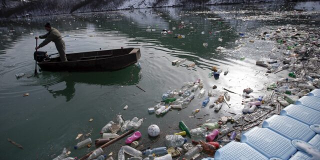 Τίποτα δεν μπορεί να μας σώσει από τα πλαστικά. Ούτε καν η ανακύκλωση
