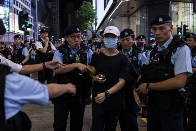 Χονγκ Κονγκ: Συλλήψεις ακτιβιστών στην 34η επέτειο της Τιενανμέν