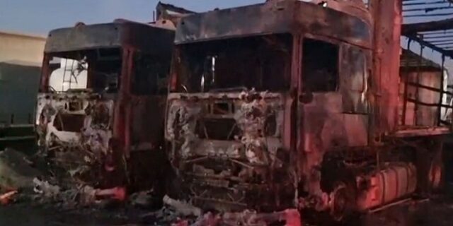 Ασπρόπυργος: Επίθεση ενόπλων σε πρατήριο καυσίμων – Κάηκαν 2 νταλίκες