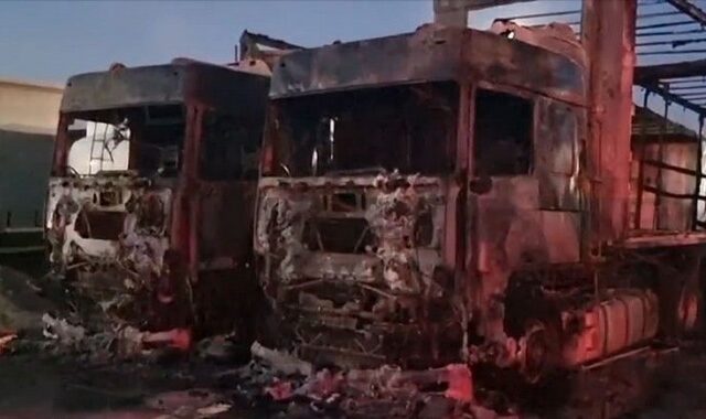 Ασπρόπυργος: Επίθεση ενόπλων σε πρατήριο καυσίμων – Κάηκαν 2 νταλίκες