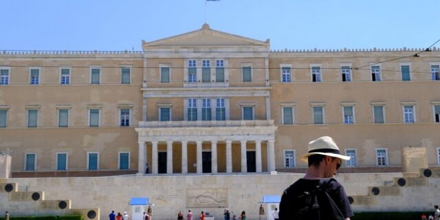 Καιρός Αθήνα: Στους 33 βαθμούς “σκαρφαλώνει” ο υδράργυρος