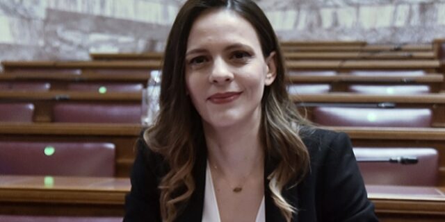 Αχτσιόγλου: Να τελειώνουμε με τα fake news – Το πραγματικό πρόγραμμα του ΣΥΡΙΖΑ είναι συγκεκριμένο