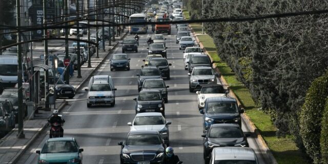 Κίνηση στους δρόμους: Χάος στην Αθηνών-Σουνίου μετά την εκκένωση από Λαγονήσι, Σαρωνίδα και Ανάβυσσο