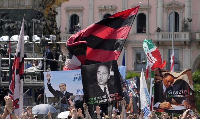 Κηδεία Μπερλουσκόνι: Πλήθος κόσμου αποχαιρέτησε τον “Καβαλιέρε”
