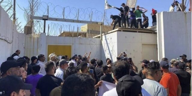 Ιράκ: Διαδηλωτές εισέβαλαν στην πρεσβεία της Σουηδίας μετά το κάψιμο του Κορανιού