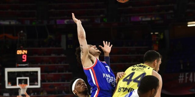 Φενέρμπαχτσε – Εφές 90-92: Ο Κλάιμπερν σκότωσε στην εκπνοή την ομάδα του Ιτούδη και χάρισε το break στην Εφές