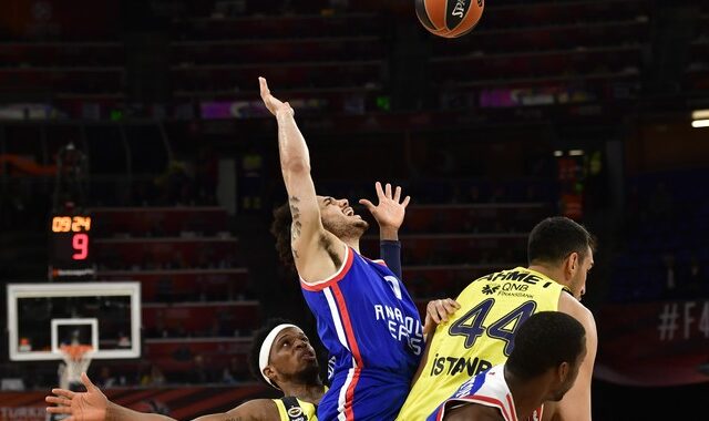 Φενέρμπαχτσε – Εφές 90-92: Ο Κλάιμπερν σκότωσε στην εκπνοή την ομάδα του Ιτούδη και χάρισε το break στην Εφές