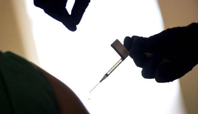 Εμβόλιο κορονοϊού: Η BioNTech αντιμέτωπη με την πρώτη αγωγή για φερόμενες παρενέργειες