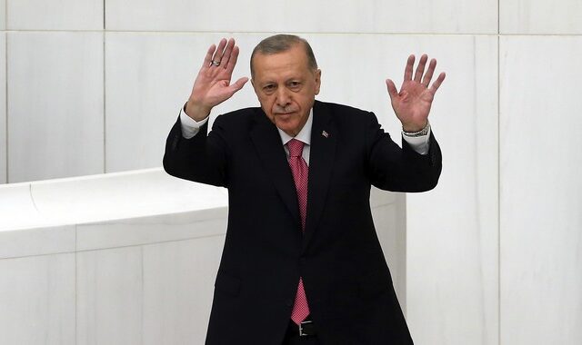 Ο Ερντογάν ορκίστηκε πρόεδρος της Τουρκίας – Ποιοι ηγέτες έδωσαν το “παρών” στην τελετή