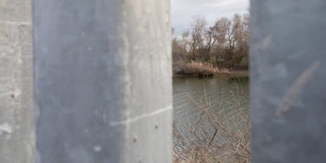 Συνεχίζεται η ταλαιπωρία μεταναστών σε νησίδες του ποταμού Έβρου