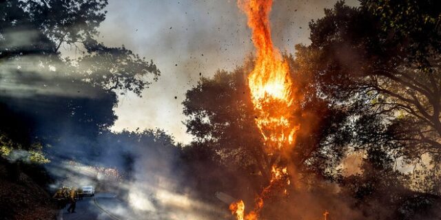 Πρωτοφανείς φωτιές στον Καναδά – Χιλιάδες άνθρωποι εγκατέλειψαν τα σπίτια τους