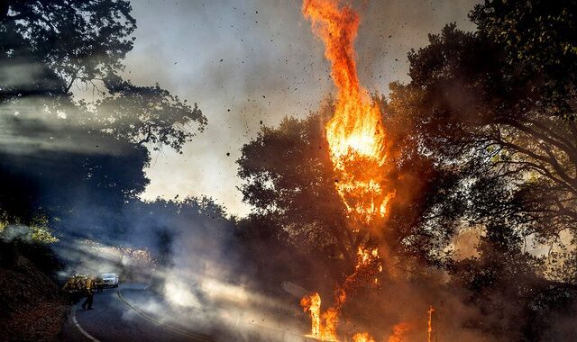 Πρωτοφανείς φωτιές στον Καναδά – Χιλιάδες άνθρωποι εγκατέλειψαν τα σπίτια τους