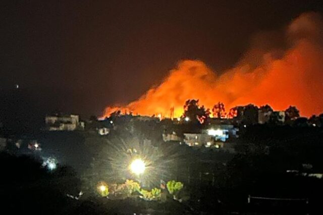 Ρόδος: Φωτιά στην περιοχή Αφάντου – Εκκενώθηκε ξενοδοχείο