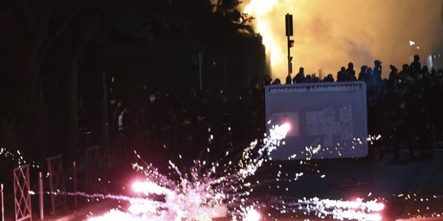 Ο Μακρόν κατηγορεί τα video games για την εξέγερση στη Γαλλία