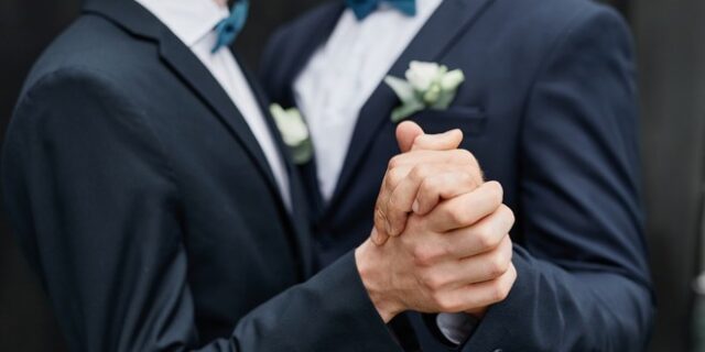 Η Εσθονία έγινε η πρώτη χώρα στην κεντρική Ευρώπη που ενέκρινε τον γάμο ομόφυλων ζευγαριών