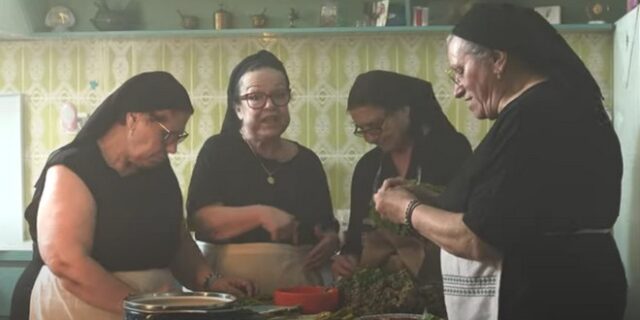 Γιαγιάδες της Κρήτης: “Κατεβαίνουν” στις εκλογές με το κόμμα “ΓΚΡΙΝΤΣ”