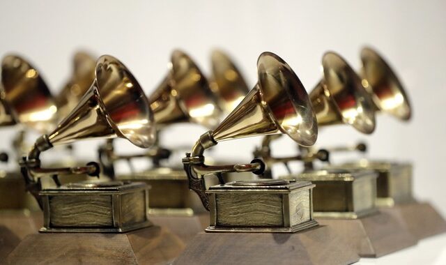 Φρένο στο AI από τα Grammy – Μόνον άνθρωποι μπορούν να είναι υποψήφιοι για τα βραβεία