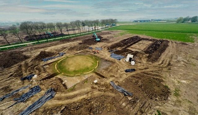 “Μοναδικό εύρημα”: Ανακαλύφθηκε το “Στόουνχεντζ της Ολλανδίας” ηλικίας άνω των 4.000 ετών
