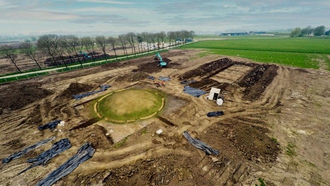 “Μοναδικό εύρημα”: Ανακαλύφθηκε το “Στόουνχεντζ της Ολλανδίας” ηλικίας άνω των 4.000 ετών
