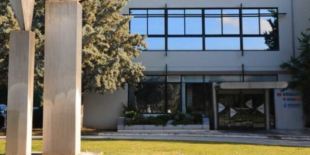 ΙΝΤΡΑΚΑΤ: Στα 4.9 δισ. ευρώ το ανεκτέλεστο και ο στόχος για την κορυφή
