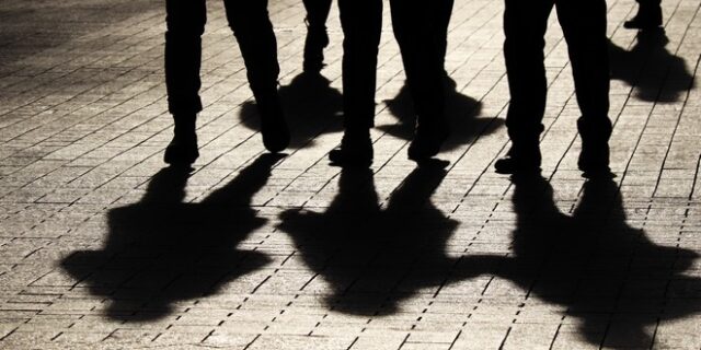 Κηφισιά: Εξαρθρώθηκε σπείρα νεαρών ληστών που έκλεβε ηλικιωμένους