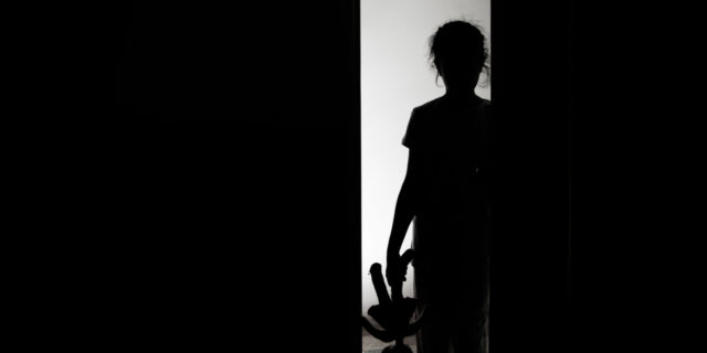 Το χαριτωμένο κοριτσάκι που τρομοκρατούσε για χρόνια την οικογένειά της