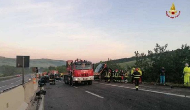 Ιταλία: Λεωφορείο έπεσε σε γκρεμό – 1 νεκρός και τουλάχιστον 14 τραυματίες