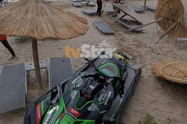 Εύβοια: Jet ski βγήκε εκτός πορείας και έπεσε σε ξαπλώστρες στην παραλία της Κύμης