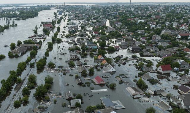 Ουκρανία: Νέες εκρήξεις στο Κίεβο – Μειώνεται ραγδαία η στάθμη του νερού στο φράγμα Καχόβκα