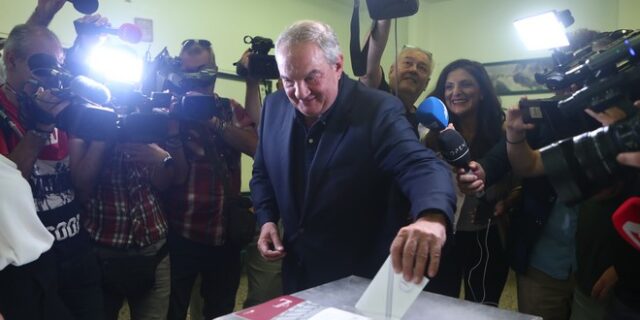 Εκλογές 2023: Ο Κώστας Καραμανλής ψήφισε στη Θεσσαλονίκη