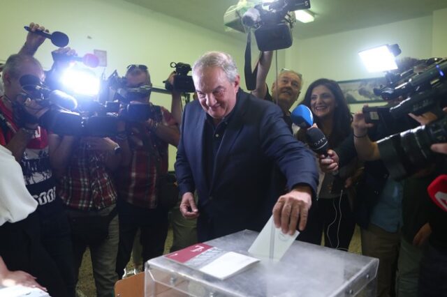 Εκλογές 2023: Ο Κώστας Καραμανλής ψήφισε στη Θεσσαλονίκη