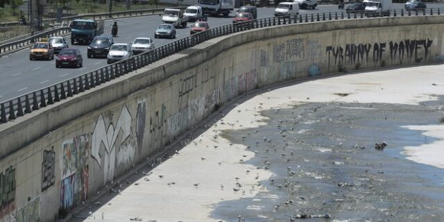 Κηφισός: Άτομο που έπεσε στο ποτάμι ανασύρθηκε χωρίς τις αισθήσεις του