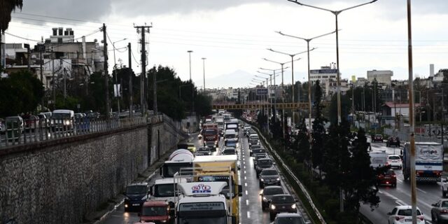 Κίνηση στους δρόμους: Χάος στον Κηφισό – Τροχαίο ατύχημα στη Νέα Φιλαδέλφεια